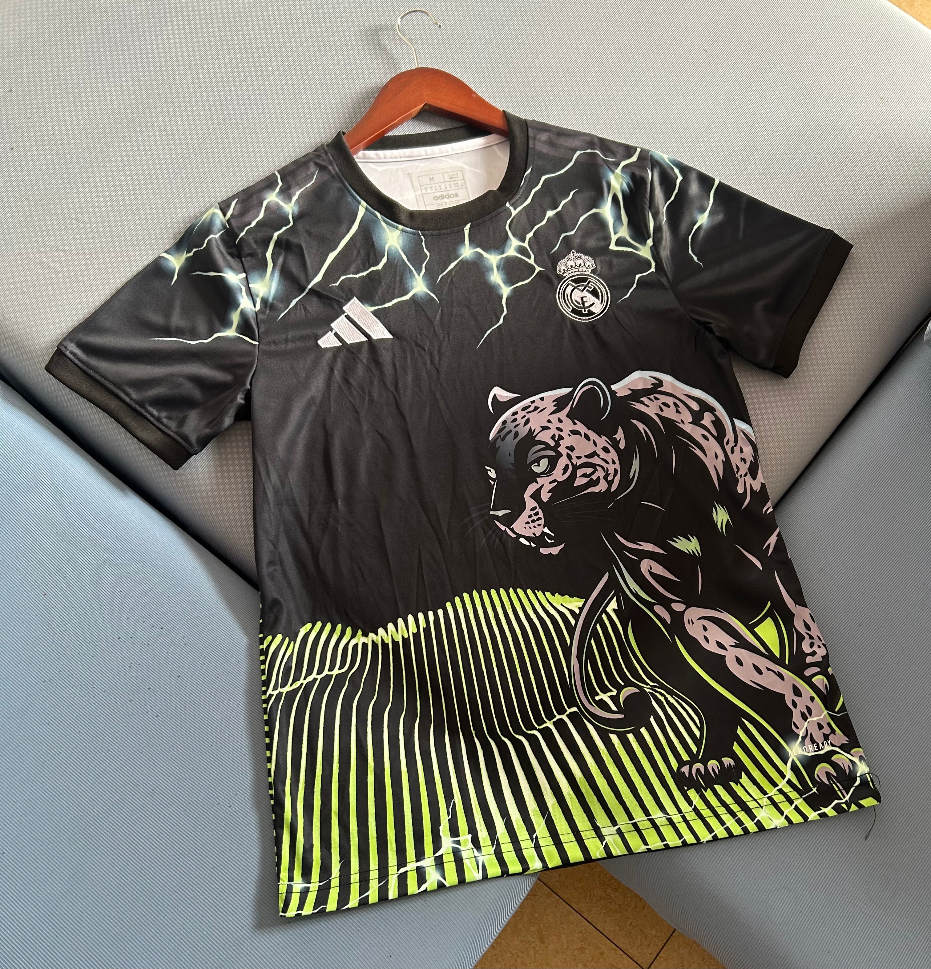 Maglia real madrid special 2024/25 nera gialla