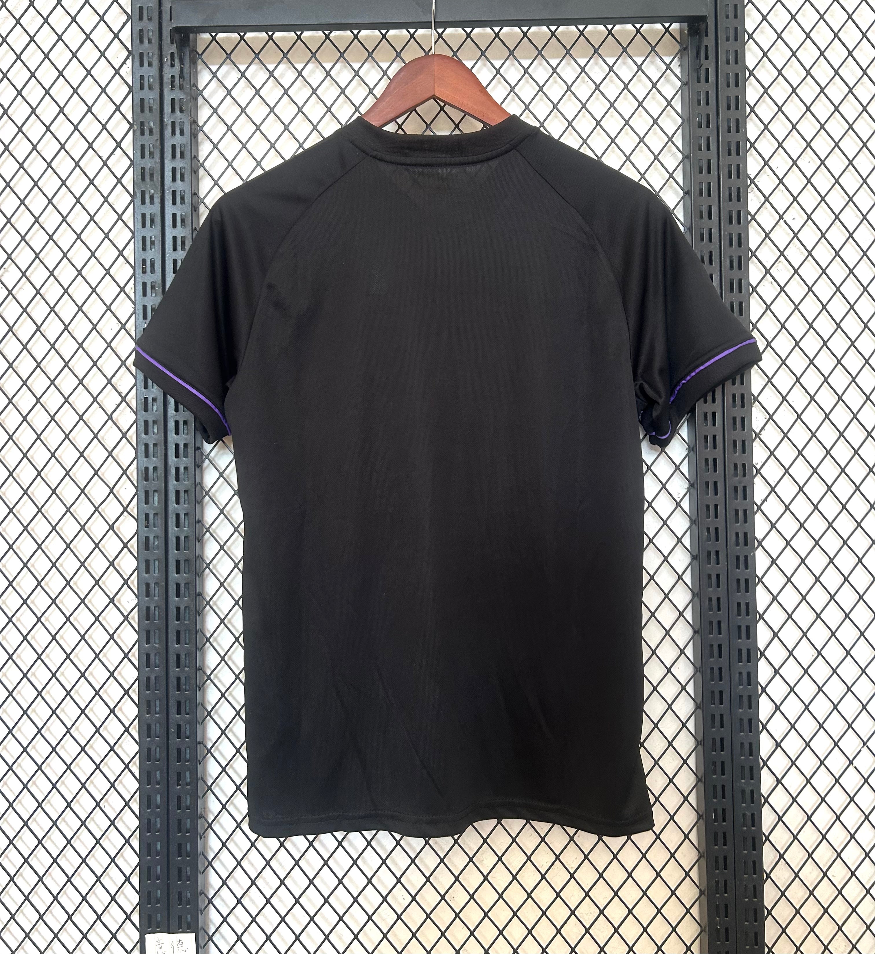 Maglia Real Madrid special 2024/25 nera con pipistrelli viola