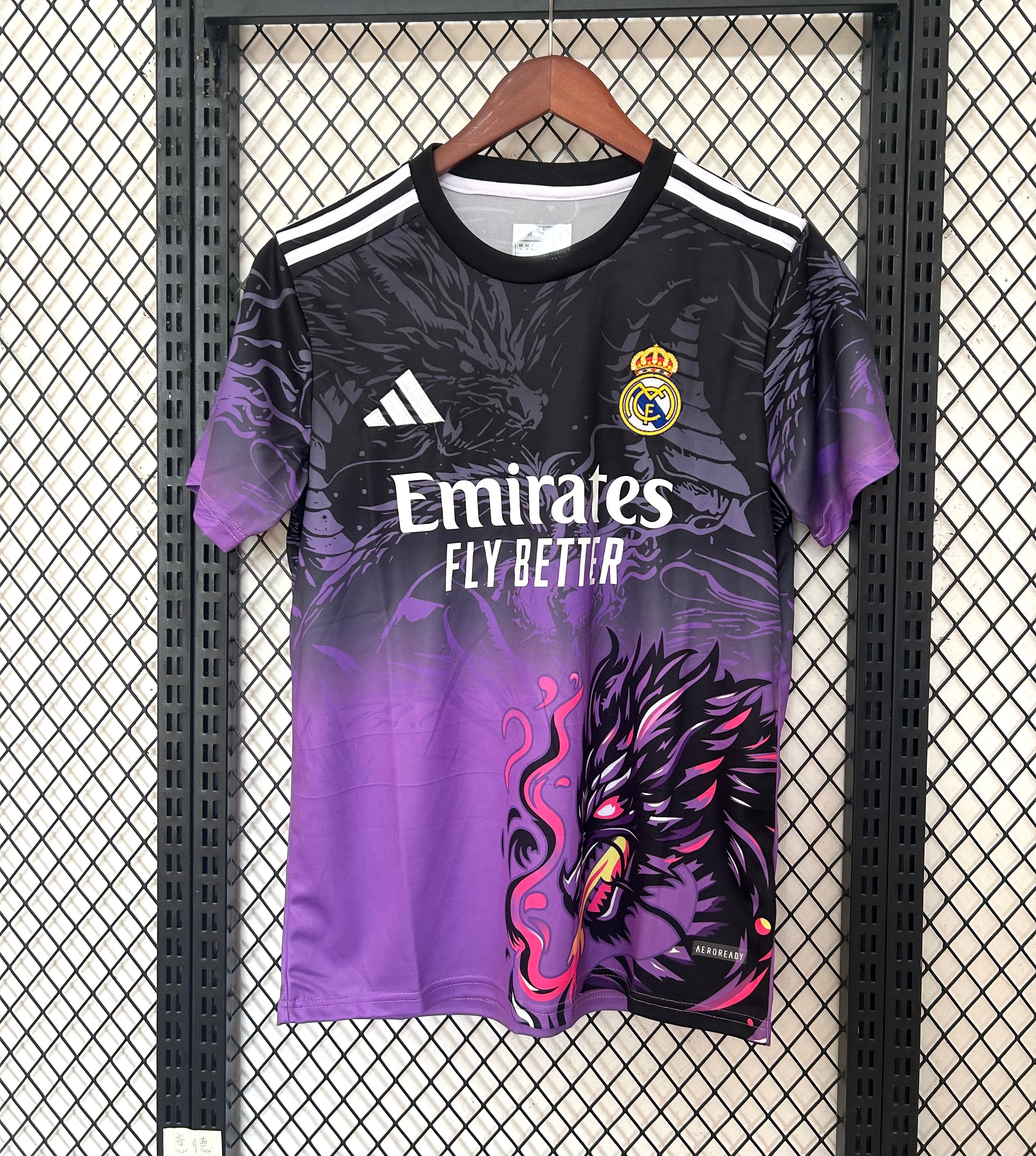 Maglia Real Madrid special 2025/26 nera e viola con dragone