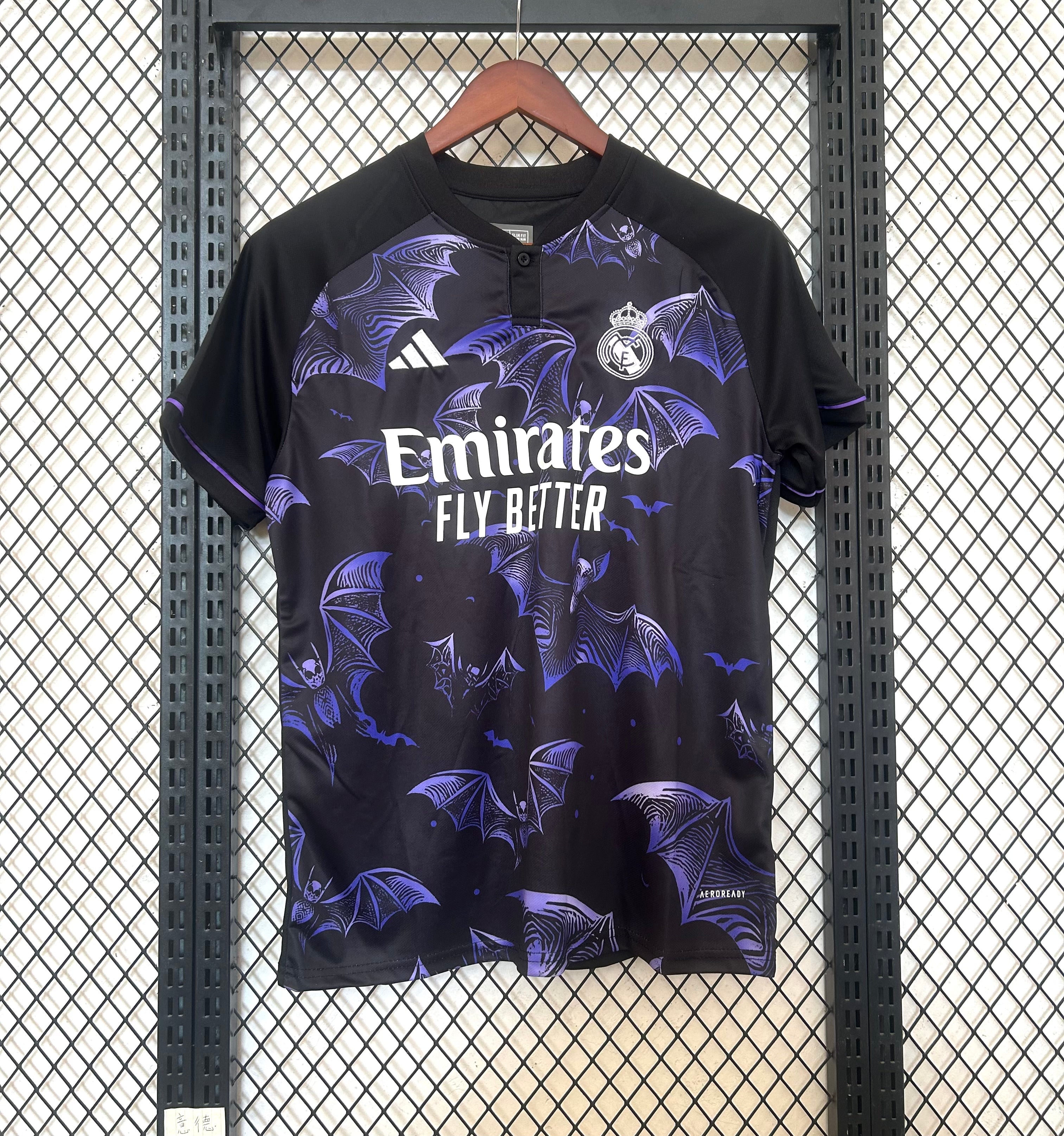 Maglia Real Madrid special 2024/25 nera con pipistrelli viola