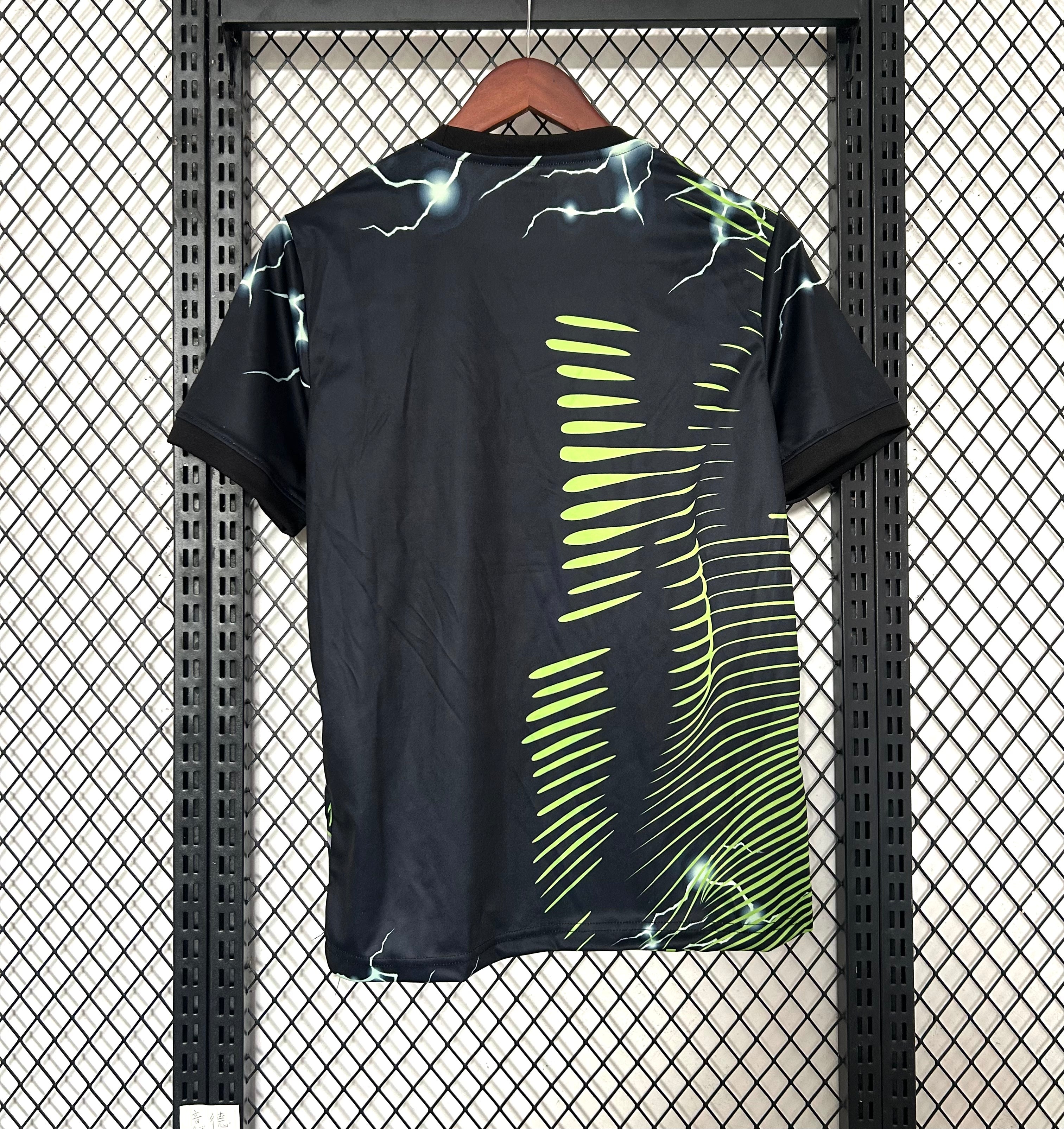 Maglia real madrid special 2024/25 nera gialla