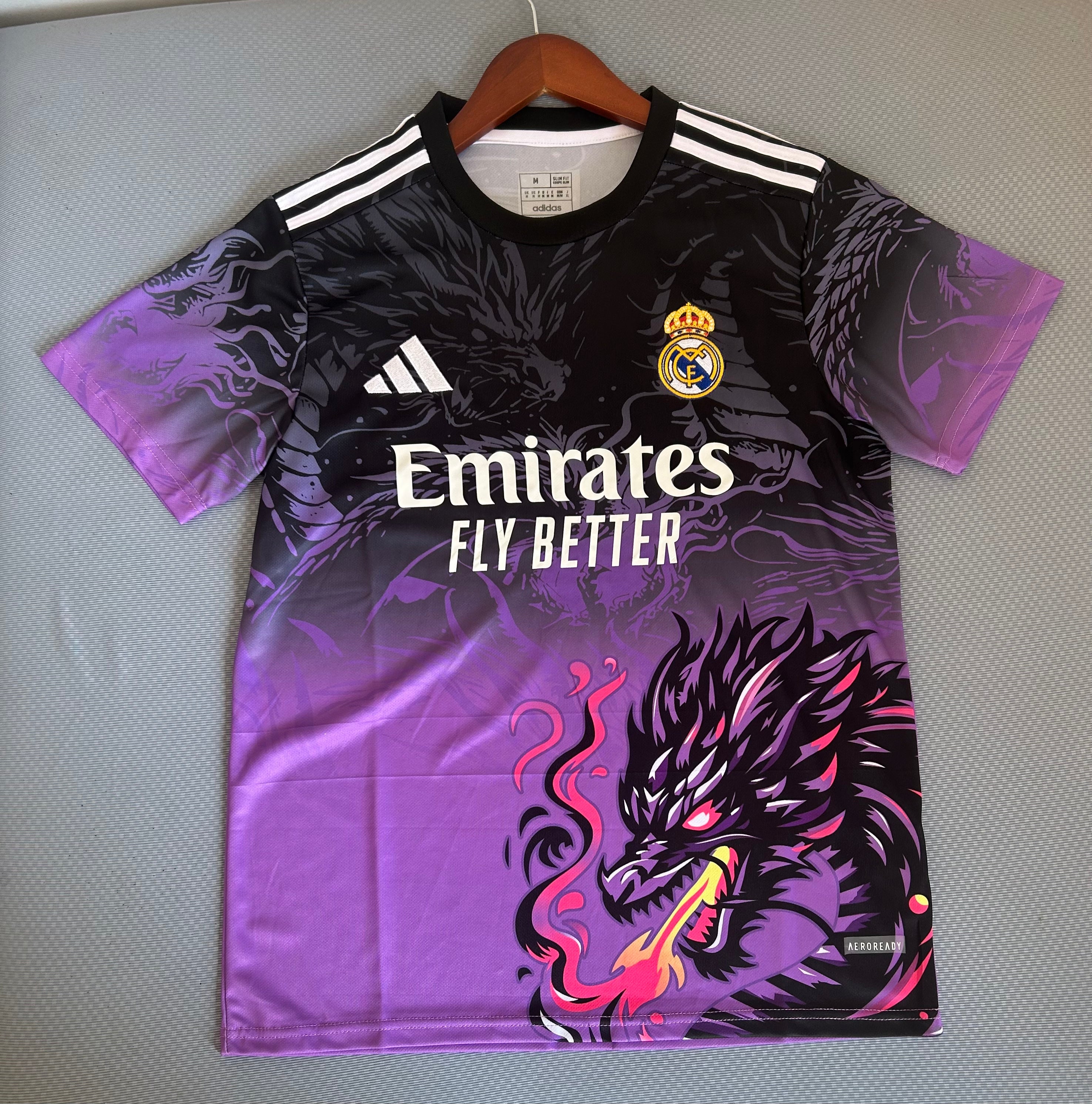 Maglia Real Madrid special 2025/26 nera e viola con dragone
